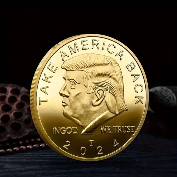 Trump collectible commemorative gold coin.  1.57" in case - Picture 5 of 5